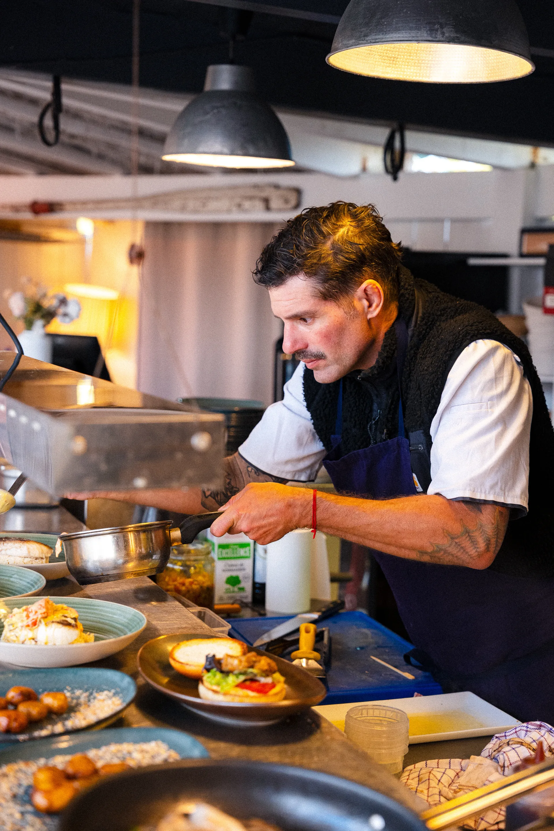 Chef Fabien Devaine en cuisine